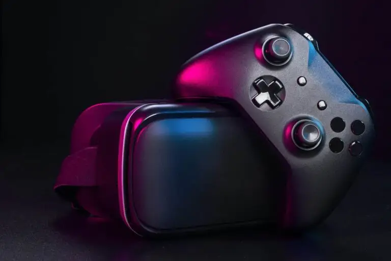 vr-virtual-reality-equipment-on-the-table.jpg